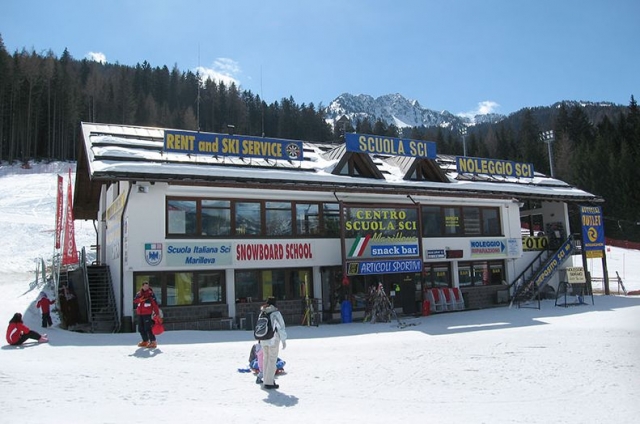 La nostra base a bordo pista